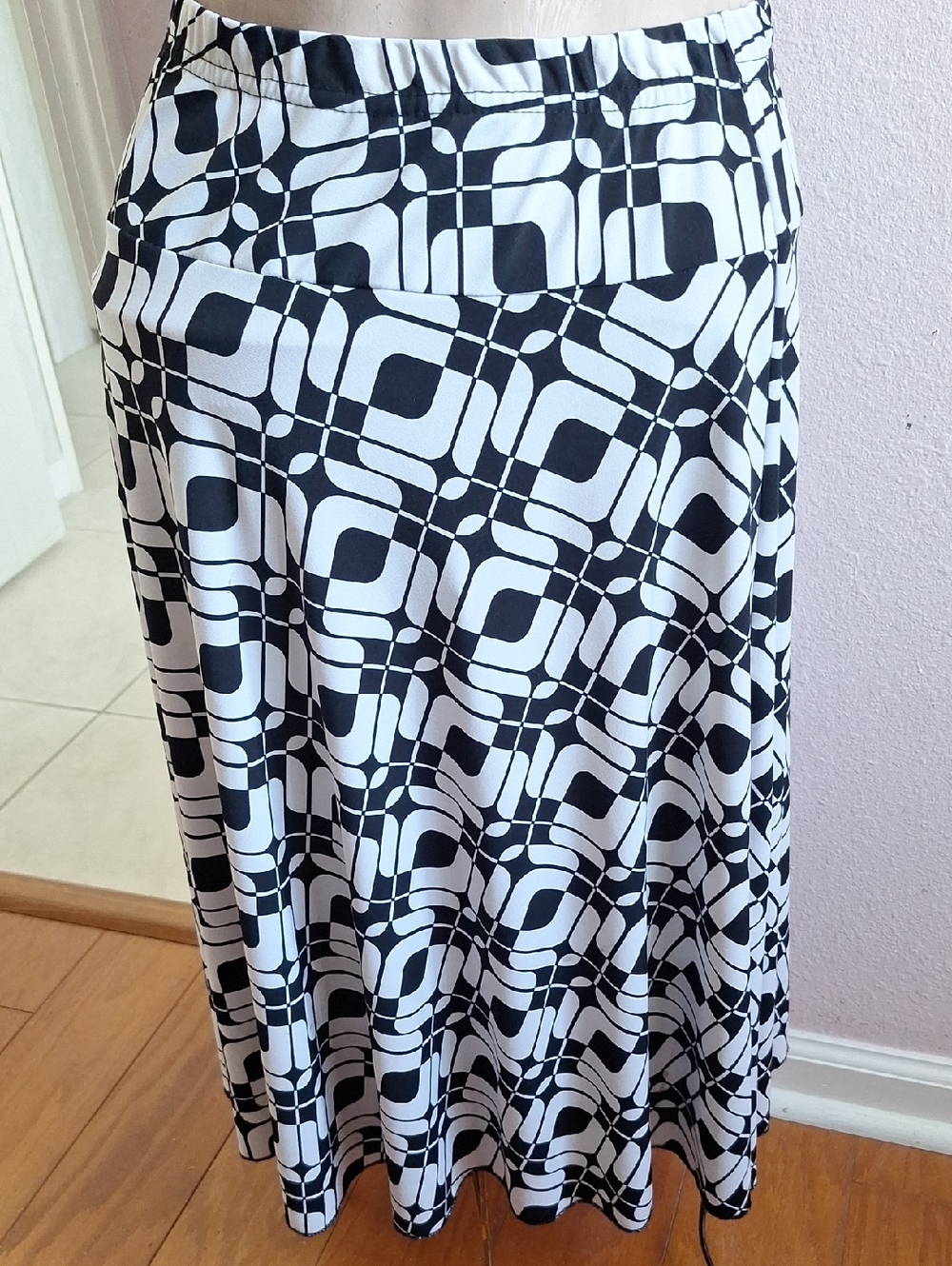 Smarty Black and White Geometric Maxi Skirt